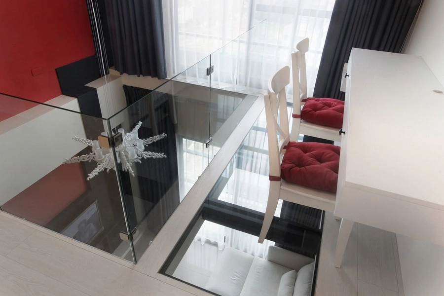 紅與黑的對話 紅與黑的對話