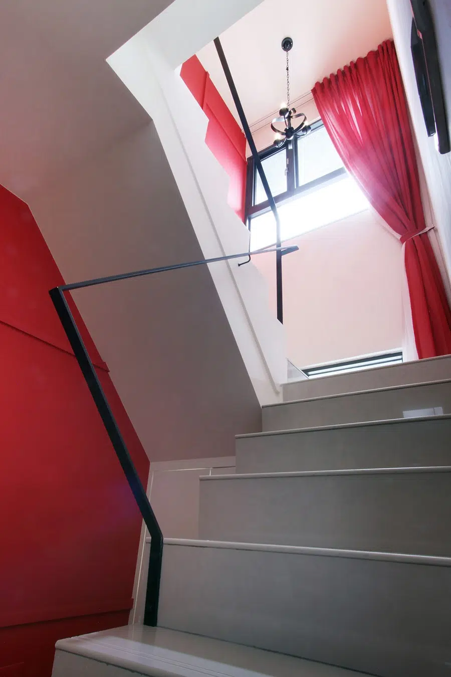 紅與黑的對話 紅與黑的對話