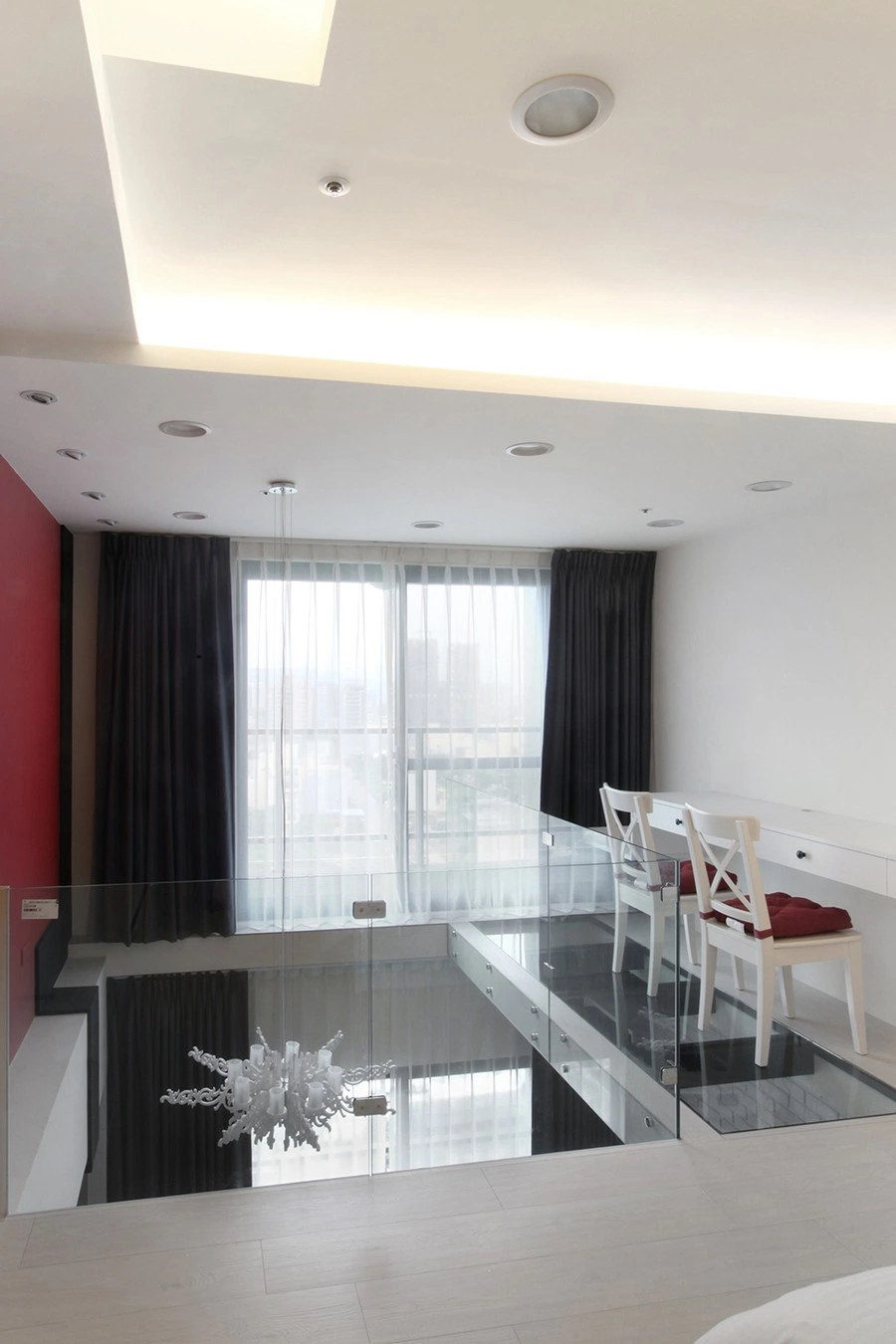 紅與黑的對話 紅與黑的對話