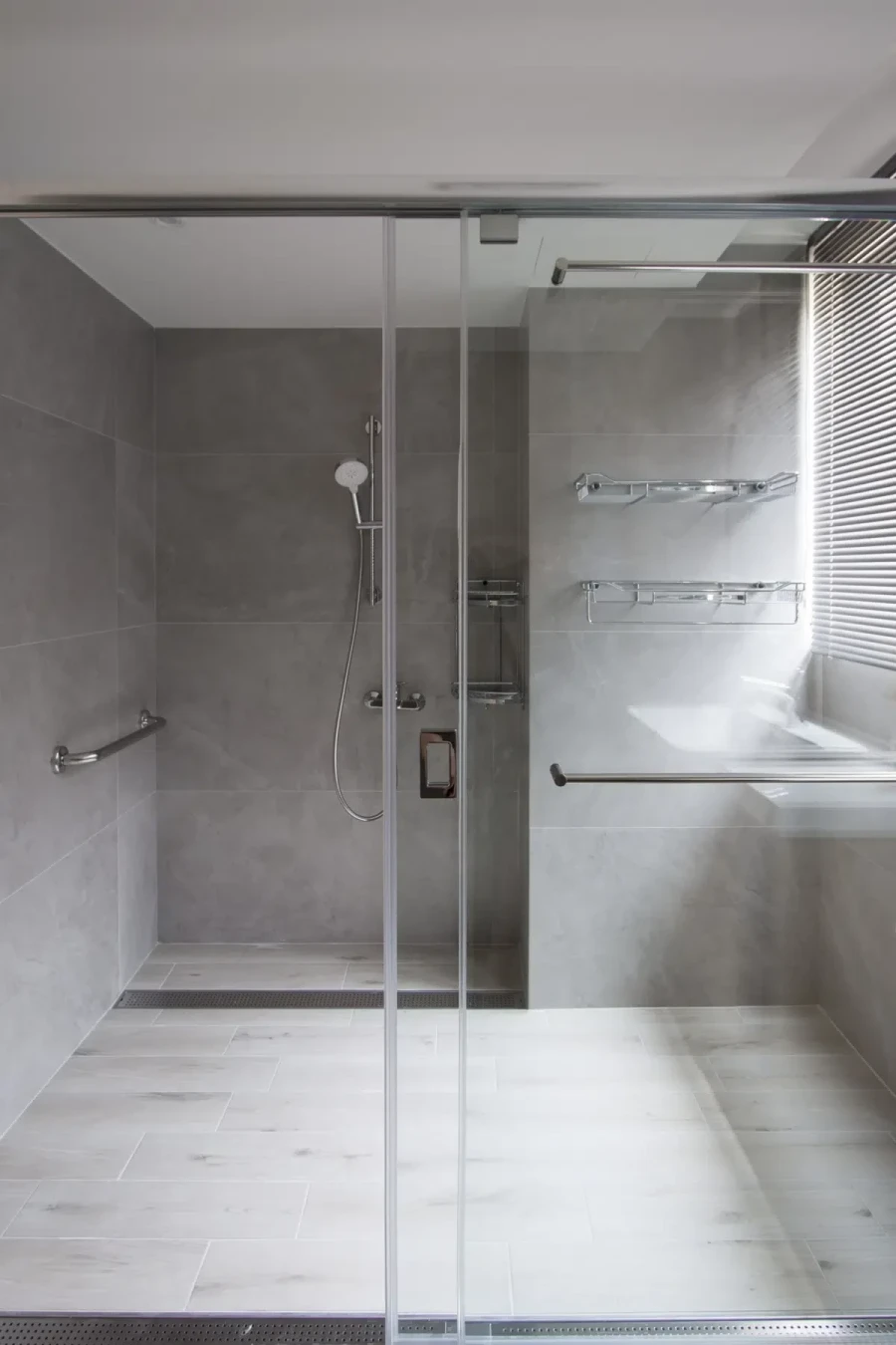 靜,自在隨行 無障礙住宅設計|無門檻浴室與橫拉門